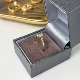 Złoty pierścionezk z diamentem laboratoryjnym i diamentami TP0028ZLDT Złoty pierścionezk z diamentem laboratoryjnym i diamentami TP0028ZLDT