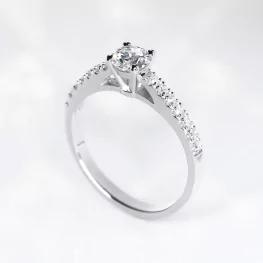 Pierścionek z białego złota z moissanitem i diamentami TP0151BMT