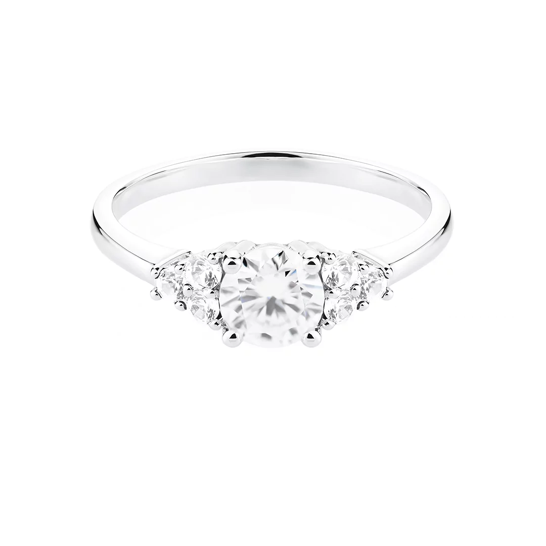 Pierścionek z białego złota z moissanitem i diamentami TP0067BMT Pierścionek z białego złota z moissanitem i diamentami TP0067BMT