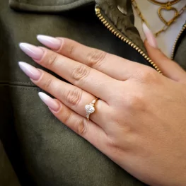 Złoty pierścionek z moissanitem i diamentami TP0120ZMTDT Złoty pierścionek z moissanitem i diamentami TP0120ZMTDT