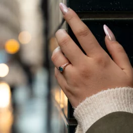 Złoty pierścionek z topazem London Blue i diamentami TP0028ZLTZ