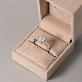 Pierścionek z białego złota z moissanitami TP0148BMT