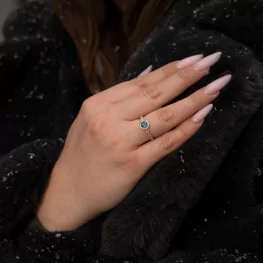 Złoty pierścionek z topazem London Blue i diamentami TP0071ZLTZ