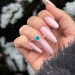 Złoty pierścionek z topazem London Blue i diamentami TP0071ZLTZ