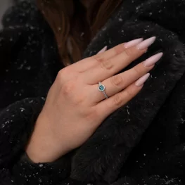 Pierścionek z białego złota z topazem London Blue i diamentami TP0071BLTZ