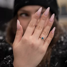 Pierścionek z różowego złota z topazem London Blue i diamentami TP0071RLTZ