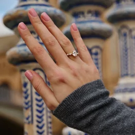 Złoty pierścionek z moissanitami TP0150ZMT