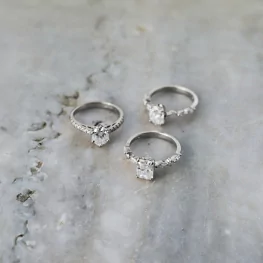 Pierścionek z białego złota z moissanitami TP0148BMT