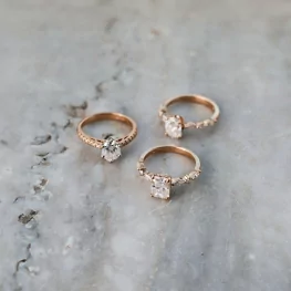 Pierścionek z różowego złota z moissanitami TP0148RMT