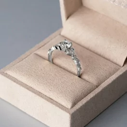 Pierścionek z białego złota z diamentem laboratoryjnym i diamentami TP0027BLDT