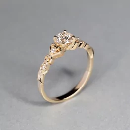 Złoty pierścionek z diamentem laboratoryjnym i diamentami TP0027ZLDT