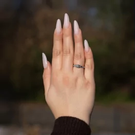 Pierścionek z białego złota z diamentem laboratoryjnym i diamentami TP0027BLDT