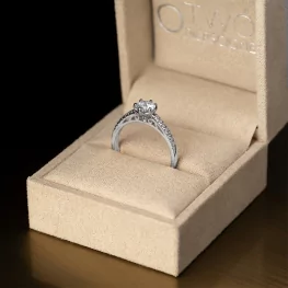 Pierścionek z białego złota diamentem laboratoryjnym i diamentami TP0130BLDT