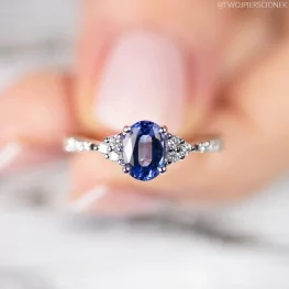 Pierścionek z białego złota z tanzanitem i diamentami TP0001BTA Pierścionek z białego złota z tanzanitem i diamentami TP0001BTA