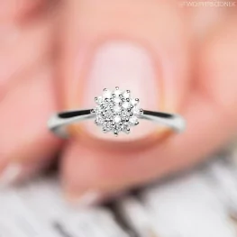 Pierścionek z białego złota z diamentami Pierścionek z białego złota z diamentami
