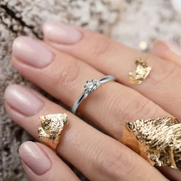 Pierścionek z białego złota z diamentami Pierścionek z białego złota z diamentami