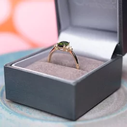 Złoty pierścionek z turmalinem i diamentami Złoty pierścionek z turmalinem i diamentami