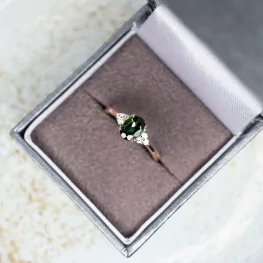 Złoty pierścionek z turmalinem i diamentami Złoty pierścionek z turmalinem i diamentami