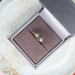 Złoty pierścionek z turmalinem i diamentami Złoty pierścionek z turmalinem i diamentami