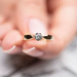 Złoty pierścionek z diamentem TP0018ZDT Złoty pierścionek z diamentem TP0018ZDT