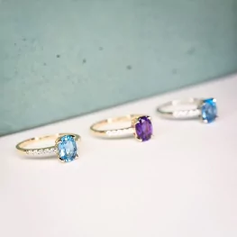 Pierścionek z  białego złota z ametystem i diamentami Pierścionek z  białego złota z ametystem i diamentami