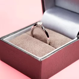 Pierścionek z białego złota z diamentem Pierścionek z białego złota z diamentem