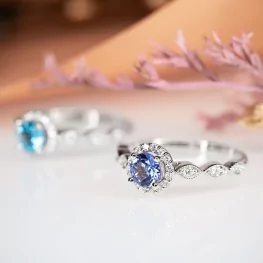 Pierścionek z białego złota z tanzanitem i diamentami Pierścionek z białego złota z tanzanitem i diamentami