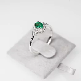 Pierścionek z białego złota ze szmaragdem i diamentami TP0031BSD Pierścionek z białego złota ze szmaragdem i diamentami TP0031BSD