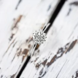 Pierścionek z białego złota z diamentami Pierścionek z białego złota z diamentami