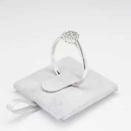 Pierścionek z białego złota z diamentami Pierścionek z białego złota z diamentami