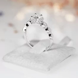 Pierścionek z białego złota z diamentami Pierścionek z białego złota z diamentami