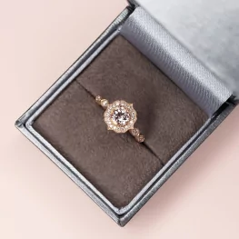 Pierścionek z różowego złota z morganitem i diamentami TP0095RMO Pierścionek z różowego złota z morganitem i diamentami TP0095RMO