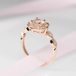 Pierścionek z różowego złota z morganitem i diamentami TP0095RMO Pierścionek z różowego złota z morganitem i diamentami TP0095RMO