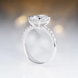 Pierścionek z białego złota z moissanitem i diamentami Pierścionek z białego złota z moissanitem i diamentami