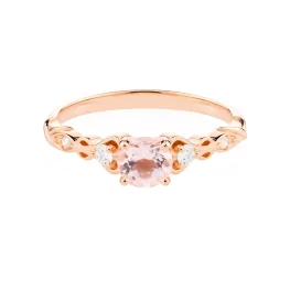 Pierścionek z różowego złota z morganitem i diamentami Pierścionek z różowego złota z morganitem i diamentami