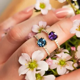 Złoty pierścionek z topazem London blue i diamentami Złoty pierścionek z topazem London blue i diamentami