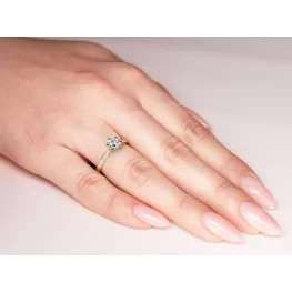 Złoty pierścionek z moissanitem i diamentami TP0112ZMT Złoty pierścionek z moissanitem i diamentami TP0112ZMT