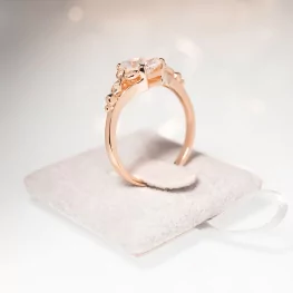 Pierścionek z różowego złota z moissanitem i diamentami TP0072RMT Pierścionek z różowego złota z moissanitem i diamentami TP0072RMT